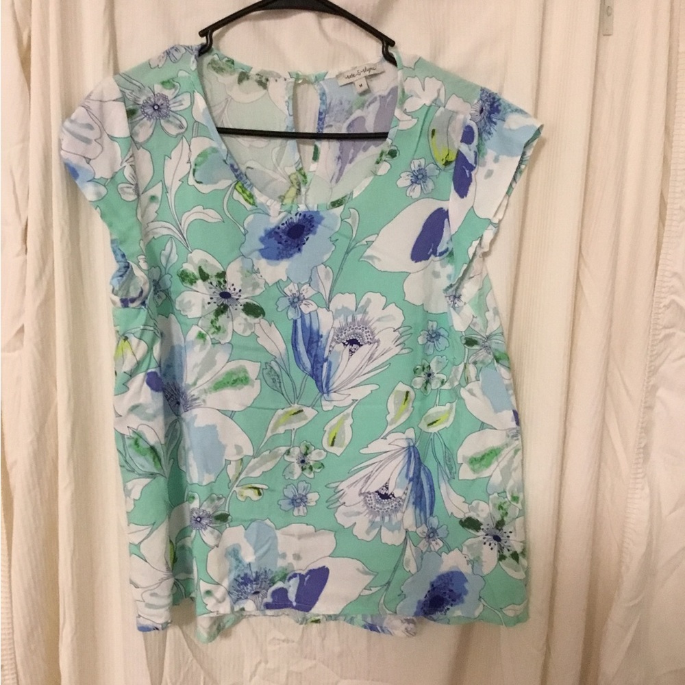 Womens green and blue flowered sleepless blouse by Rose and Rhyme. Very nice